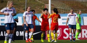 女足奖项双线竞争-星空体育