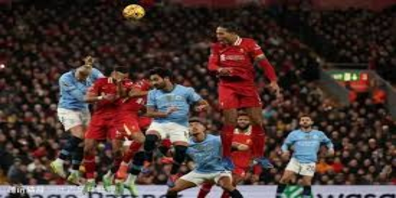 曼联3-0埃弗顿：VAR介入引发红牌争议  -星空体育