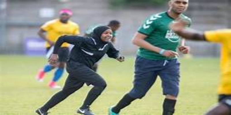 头巾下的权威：打破偏见的每一次哨响-星空体育