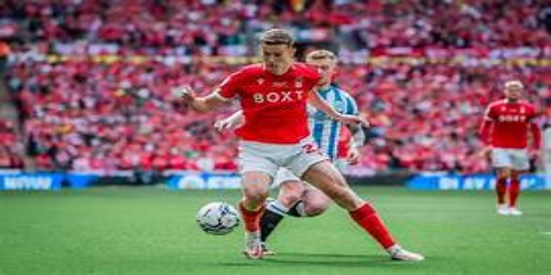 星空体育展望：新赛季利兹联潜力与挑战-星空体育